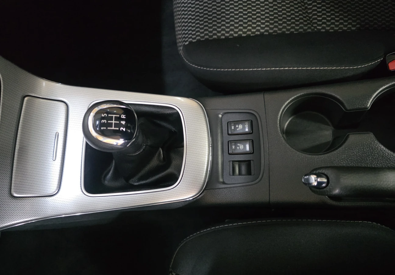 2015 Nissan Sentra VII (B17) 10