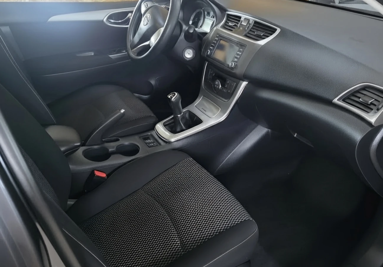 2015 Nissan Sentra VII (B17) 12